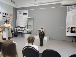 Городской конкурс чтецов "Сердца, согретые памятью" Городской конкурс чтецов "Сердца, согретые памятью".